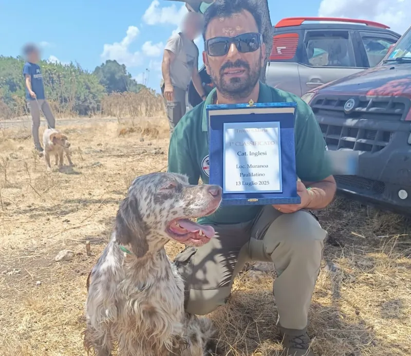 Enzo con il suo cane – Enzo e Len trionfano in Sardegna!